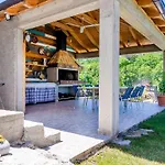 Majkovica - 4 Bedroom With Private Pool & En-suite Bathrooms & Parking Villa *