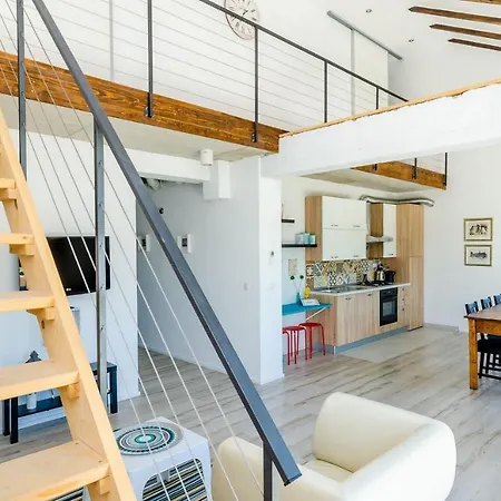 Majkovica - 4 Bedroom With Private Pool & En-suite Bathrooms & Parking *