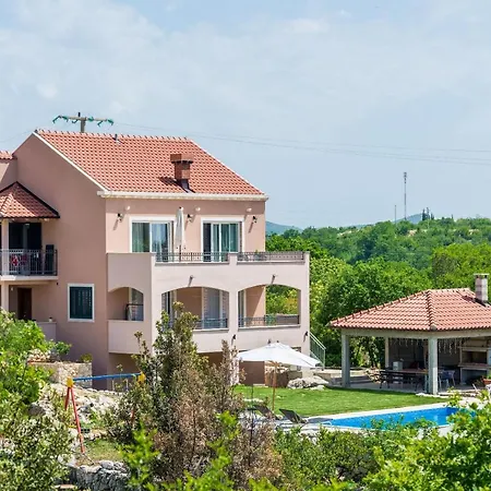 Majkovica - 4 Bedroom With Private Pool & En-suite Bathrooms & Parking Βίλα