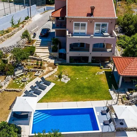 Majkovica - 4 Bedroom With Private Pool & En-suite Bathrooms & Parking *