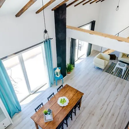 Majkovica - 4 Bedroom With Private Pool & En-suite Bathrooms & Parking Βίλα *