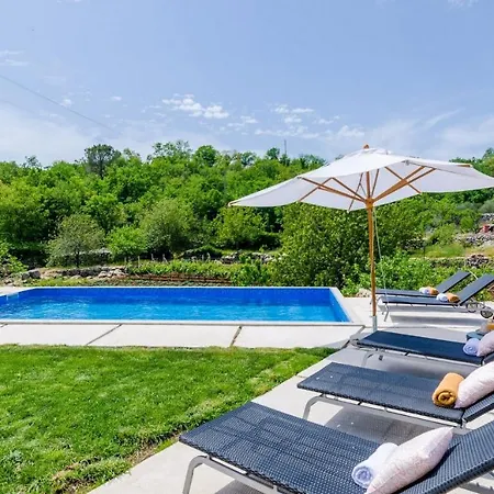 Majkovica - 4 Bedroom With Private Pool & En-suite Bathrooms & Parking Βίλα