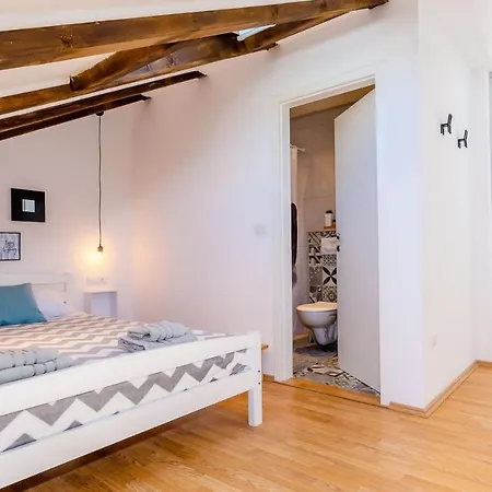 Majkovica - 4 Bedroom With Private Pool & En-suite Bathrooms & Parking Βίλα