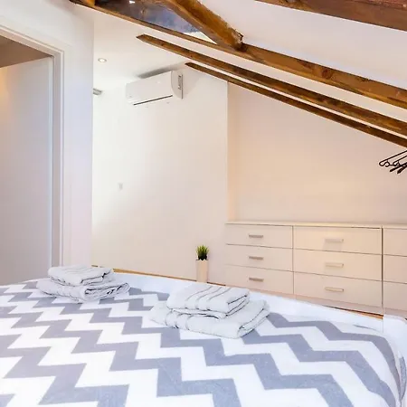 Majkovica - 4 Bedroom With Private Pool & En-suite Bathrooms & Parking