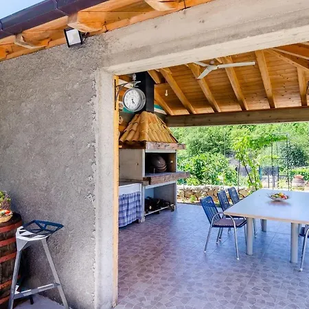 Majkovica - 4 Bedroom With Private Pool & En-suite Bathrooms & Parking Villa *