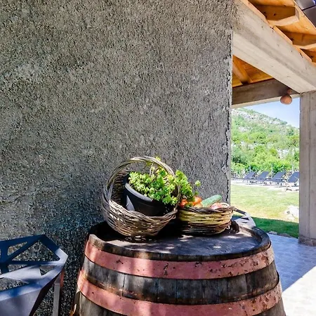 Βίλα Majkovica - 4 Bedroom With Private Pool & En-suite Bathrooms & Parking *