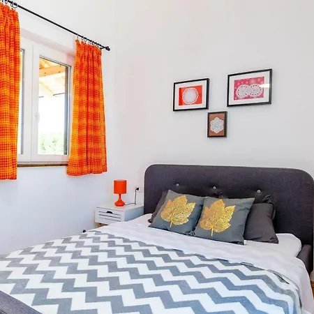 Majkovica - 4 Bedroom With Private Pool & En-suite Bathrooms & Parking * Orasac