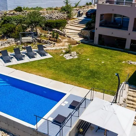 Majkovica - 4 Bedroom With Private Pool & En-suite Bathrooms & Parking Βίλα *