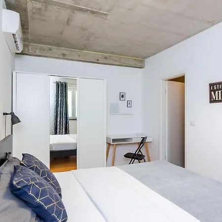 Majkovica - 4 Bedroom With Private Pool & En-suite Bathrooms & Parking Villa