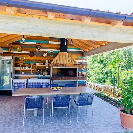 Majkovica - 4 Bedroom With Private Pool & En-suite Bathrooms & Parking Villa