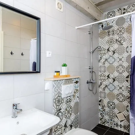 Villa Majkovica - 4 Bedroom With Private Pool & En-suite Bathrooms & Parking