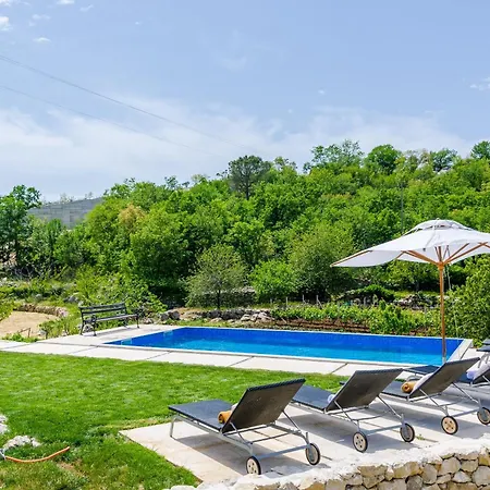 Majkovica - 4 Bedroom With Private Pool & En-suite Bathrooms & Parking Βίλα *