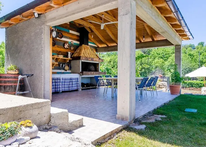 Majkovica - 4 Bedroom With Private Pool & En-suite Bathrooms & Parking Villa *