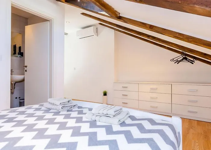 Majkovica - 4 Bedroom With Private Pool & En-suite Bathrooms & Parking