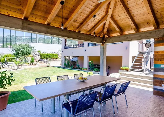 Villa Majkovica - 4 Bedroom With Private Pool & En-suite Bathrooms & Parking