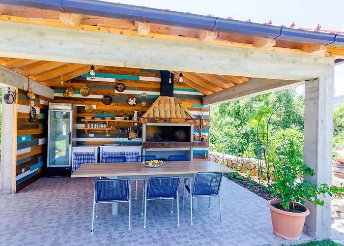 Majkovica - 4 Bedroom With Private Pool & En-suite Bathrooms & Parking Villa