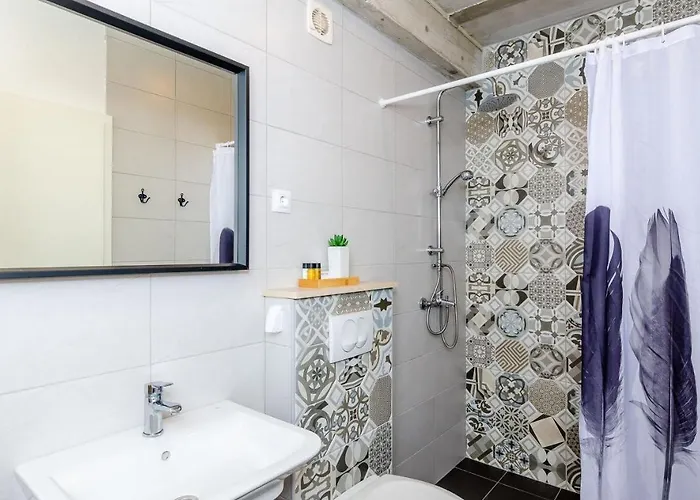 Villa Majkovica - 4 Bedroom With Private Pool & En-suite Bathrooms & Parking